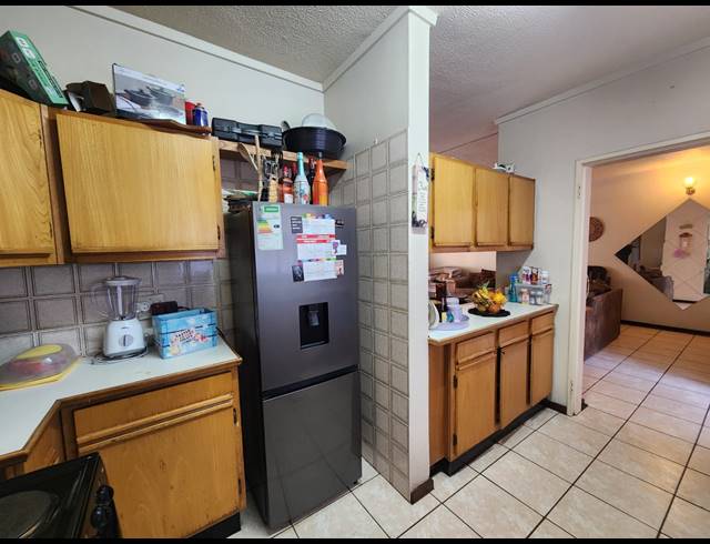 2 BEDROOM FLAT FOR SALE IN THREE RIVERS PROPER